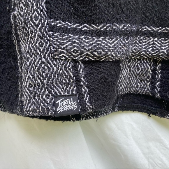 Thrill Seekers Mexican black pullover, size small - Picture 8 of 15